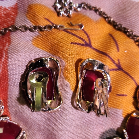 Thermoset Berry Colored MCM Vintage Set! Earrings, Bracelet and Choker Necklace - Picture 4 of 8
